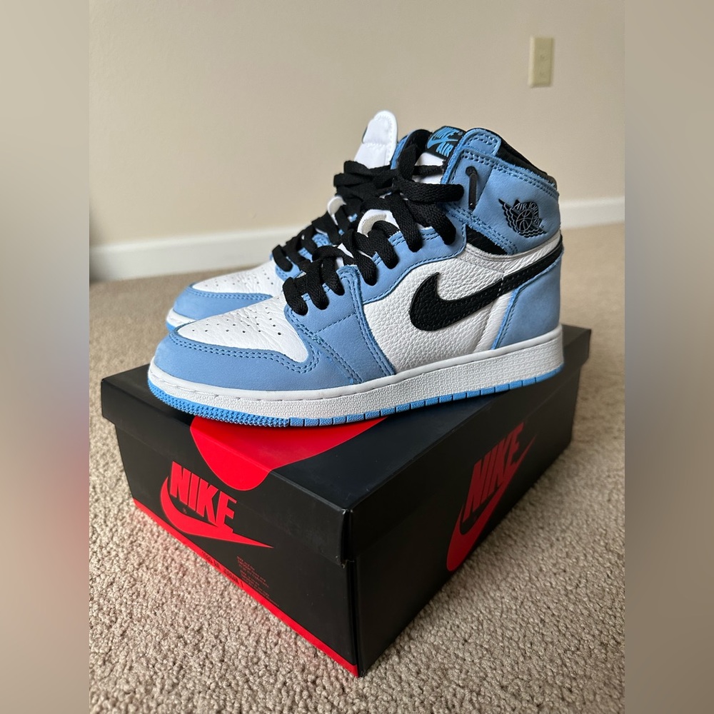 Nike University Blues high top sneakers size 5 youth